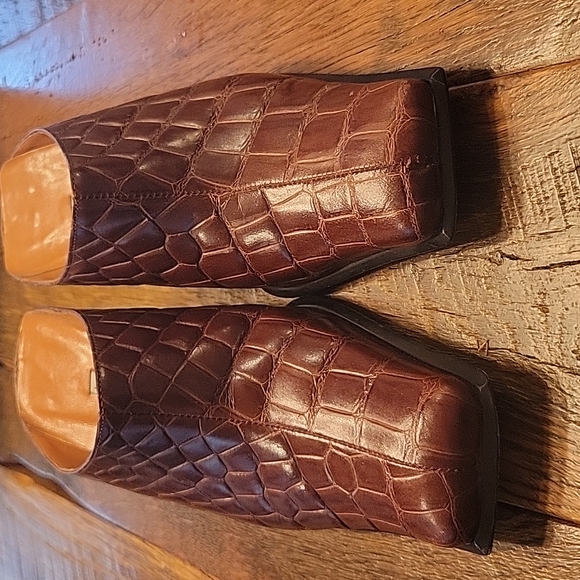 Maraolo size 37.5 (Fit 7) Brown Croc Pattern Leather Mules with Chunk Heel - Picture 2 of 5
